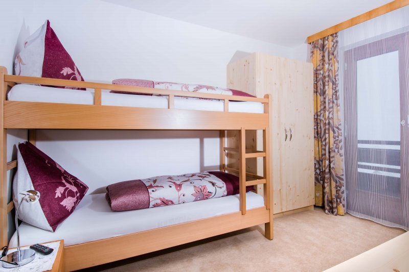 Schlafzimmer 4